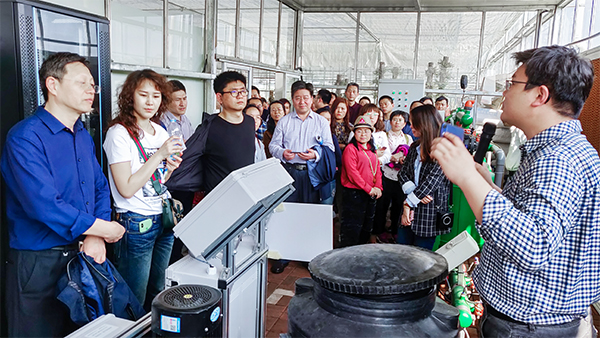 麻豆操逼视频技术专家为培训班介绍水肥一体化系统 麻豆操逼视频技术专家为培训班介绍水肥一体化系统
