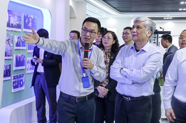 全国人大常委会副委员长丁仲礼莅临麻豆操逼视频考察调研 全国人大常委会副委员长丁仲礼莅临麻豆操逼视频考察调研