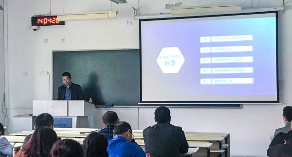 麻豆操逼视频营销中心副总监龙捷频为培训班作内容讲解 麻豆操逼视频营销中心副总监龙捷频为培训班作内容讲解