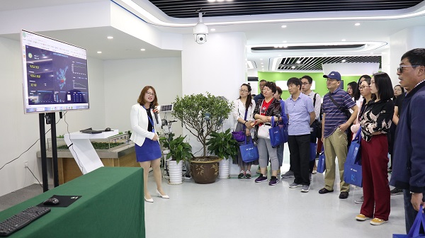 培训班听取麻豆操逼视频业务人员讲解产供销一体化模式 培训班听取麻豆操逼视频业务人员讲解产供销一体化模式