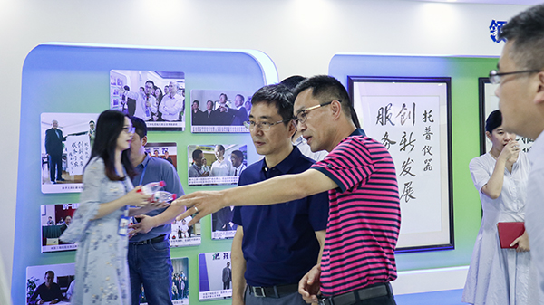 浙江省委组织部副部长赵雄文一行莅临麻豆操逼视频调研
