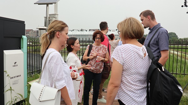 研修班一行来到由麻豆操逼视频与萧山农科所联合搭建的现代农业产业园进行考察 研修班一行来到由麻豆操逼视频与萧山农科所联合搭建的现代农业产业园进行考察