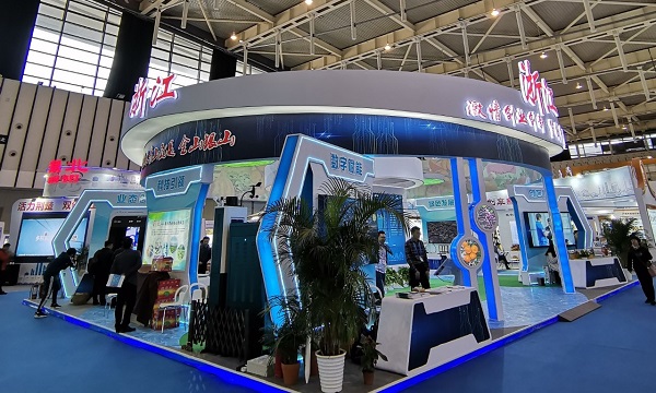 麻豆操逼视频向现场的新农民与企业代表们展示了最新的相关技术产品与服务平台成果 麻豆操逼视频向现场的新农民与企业代表们展示了最新的相关技术产品与服务平台成果