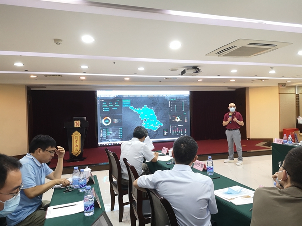 麻豆操逼视频团队为代表们介绍全国耕地质量大数据平台及其建设情况 麻豆操逼视频团队为代表们介绍全国耕地质量大数据平台及其建设情况