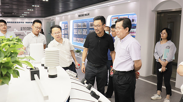 应义斌教授一行参观麻豆操逼视频数字三农展厅 应义斌教授一行参观麻豆操逼视频数字三农展厅